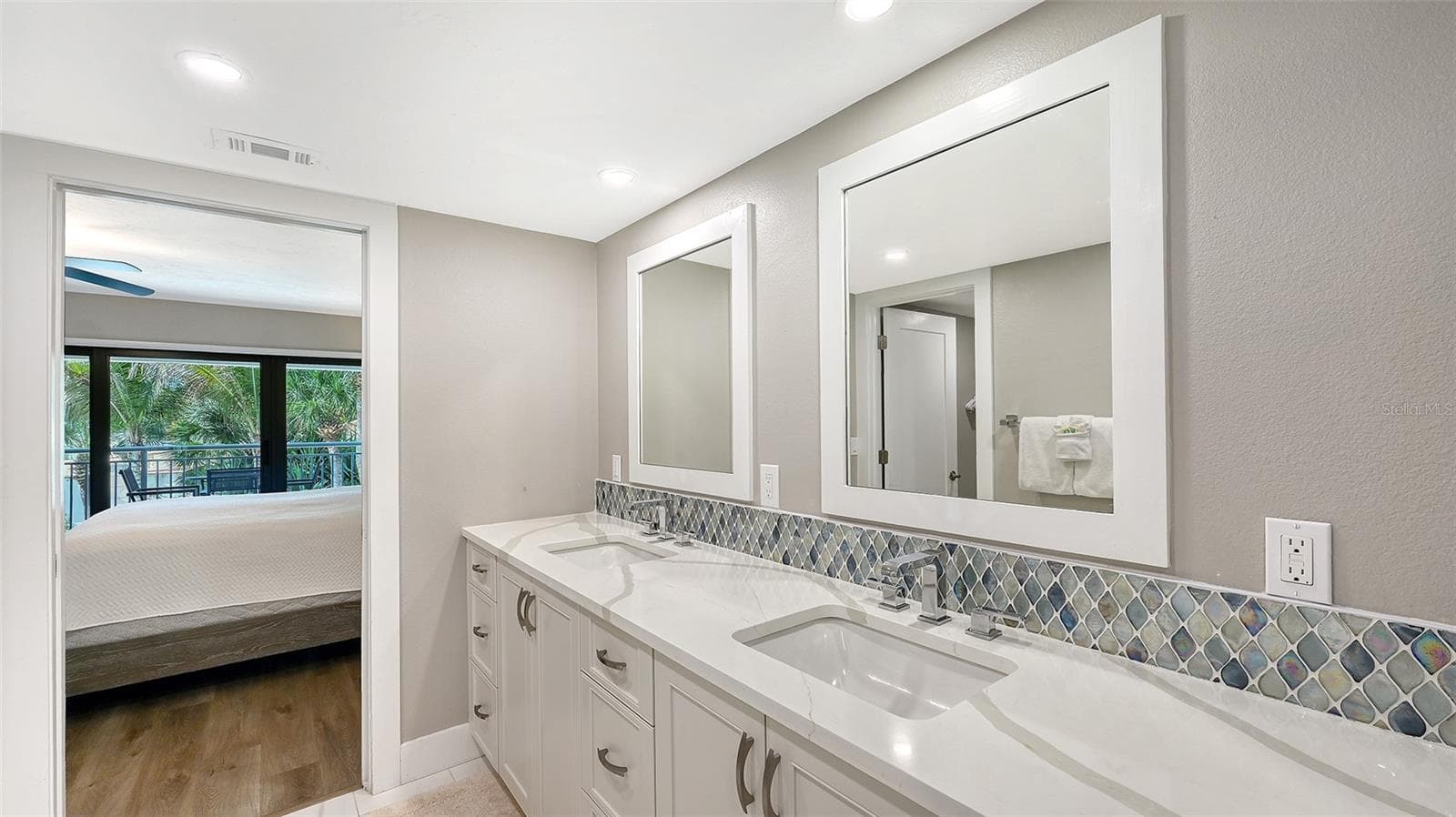 Condominium at 1001 POINT OF ROCKS RD #208, SARASOTA, photo 30 of 63