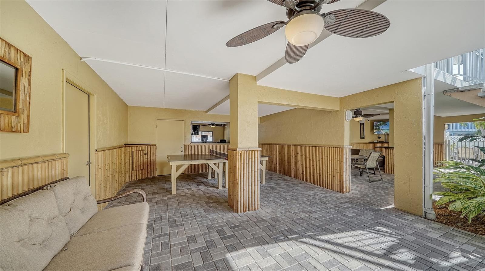 Condominium at 1001 POINT OF ROCKS RD #208, SARASOTA, photo 42 of 63