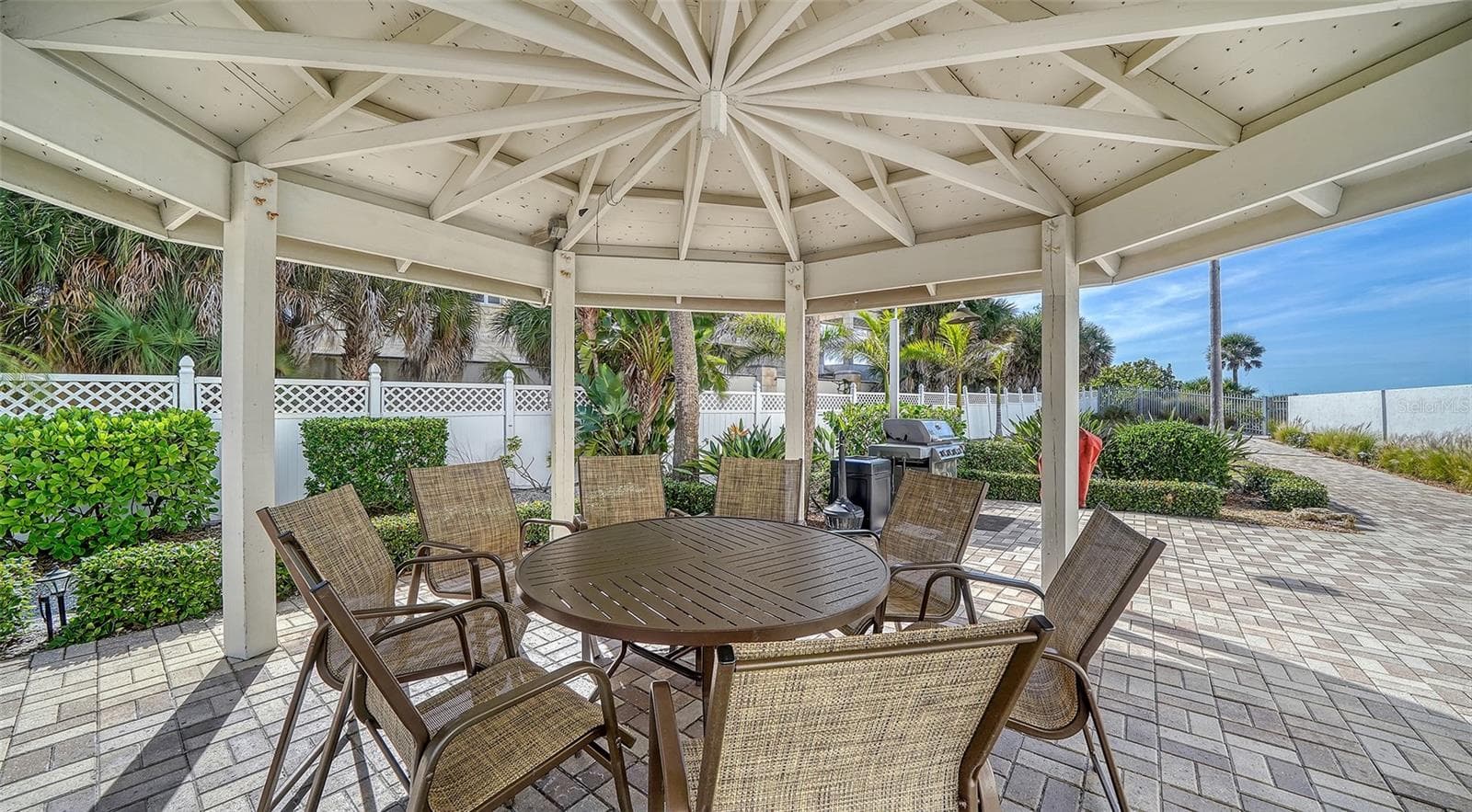 Condominium at 1001 POINT OF ROCKS RD #208, SARASOTA, photo 46 of 63