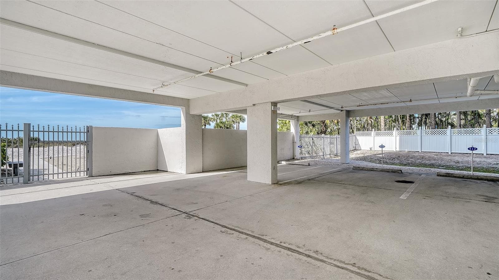 Condominium at 1001 POINT OF ROCKS RD #208, SARASOTA, photo 47 of 63