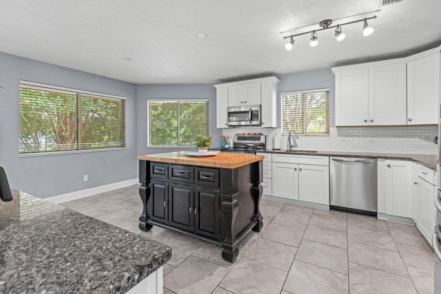 Single Family Residence at 82 KINGSLEY PL, ORMOND BEACH, photo 13 of 41