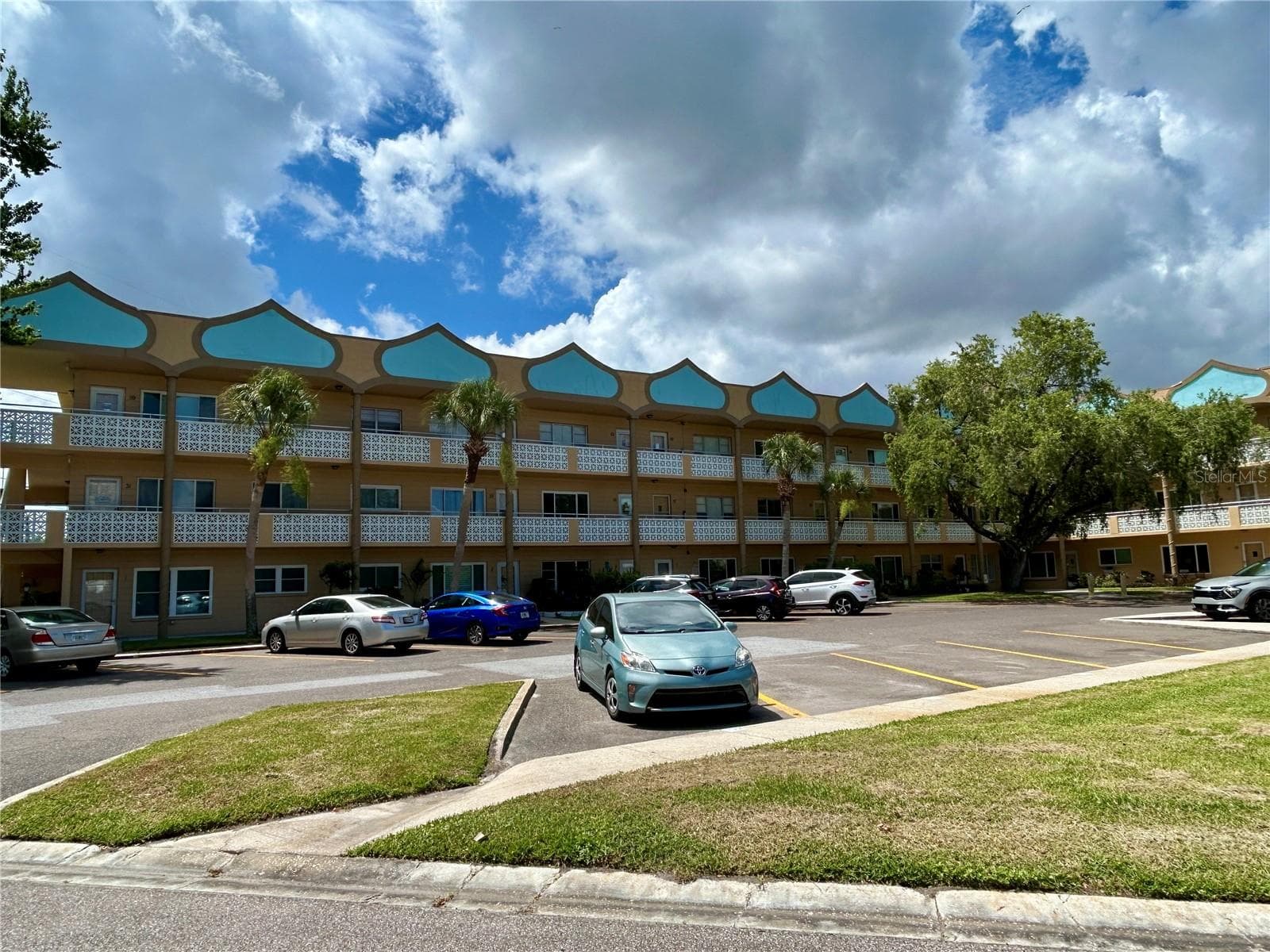2467 FINLANDIA LN #27