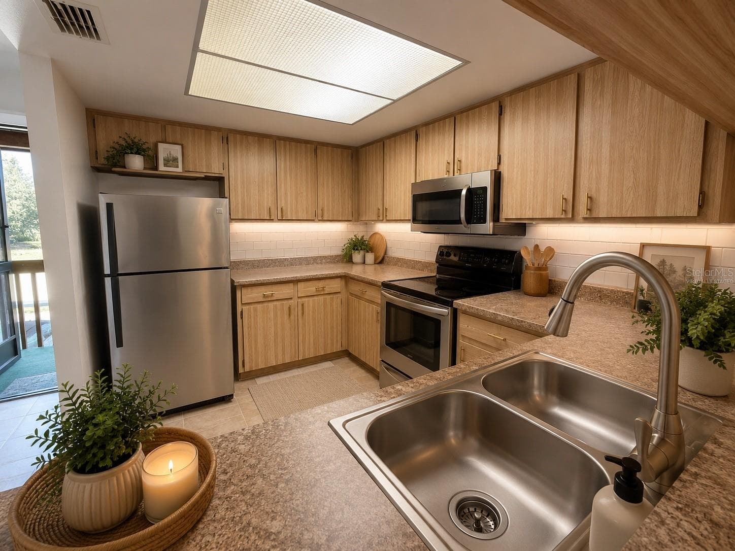 “virtually staged” Kitchen - 12155 ENVIRONMENTAL DR #6, NEW PORT RICHEY