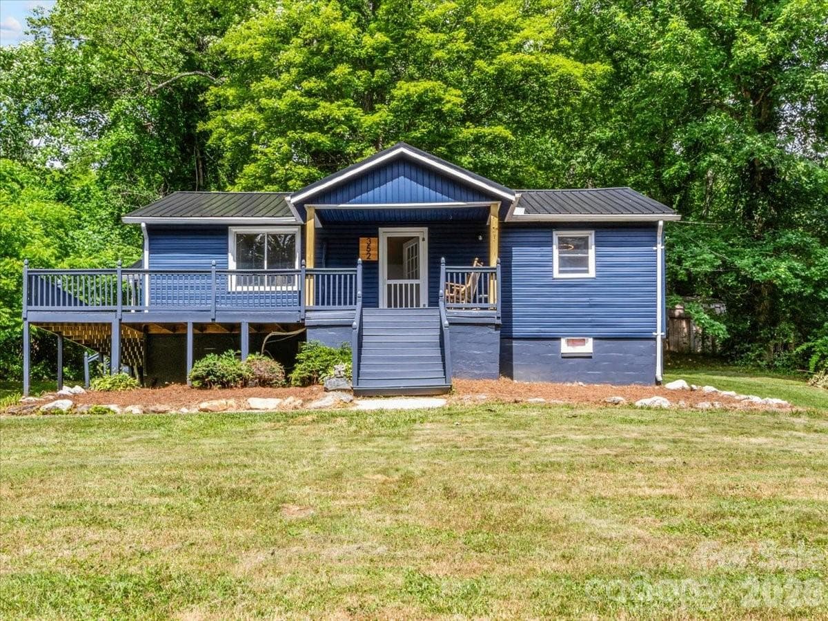 Single Family Residence at 352 Jakes Branch Road, Spruce Pine, photo 2 of 31