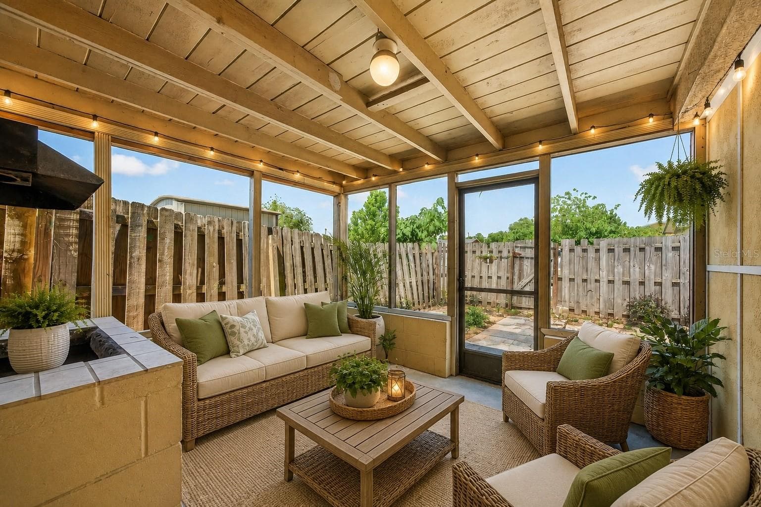 Virtual StagingUnit 708 Patio - 708 N SAINT CLAIR ABRAMS AVE, TAVARES
