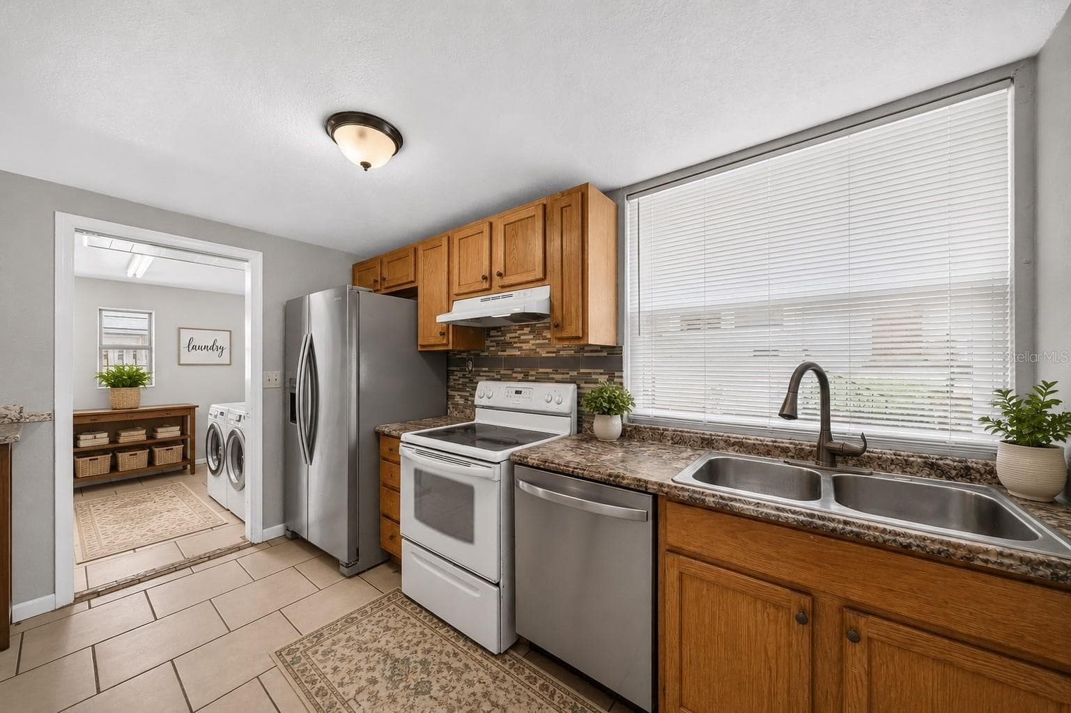 Virtual StagingUnit 708 Kitchen/Laundry Room - 708 N SAINT CLAIR ABRAMS AVE, TAVARES