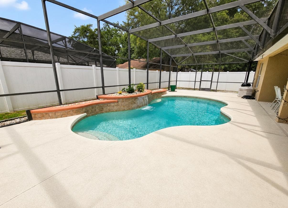 Screened pool deck - 34224 SHADEWOOD CIR, LEESBURG