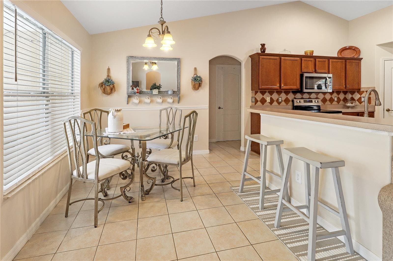 Dinette - 34224 SHADEWOOD CIR, LEESBURG