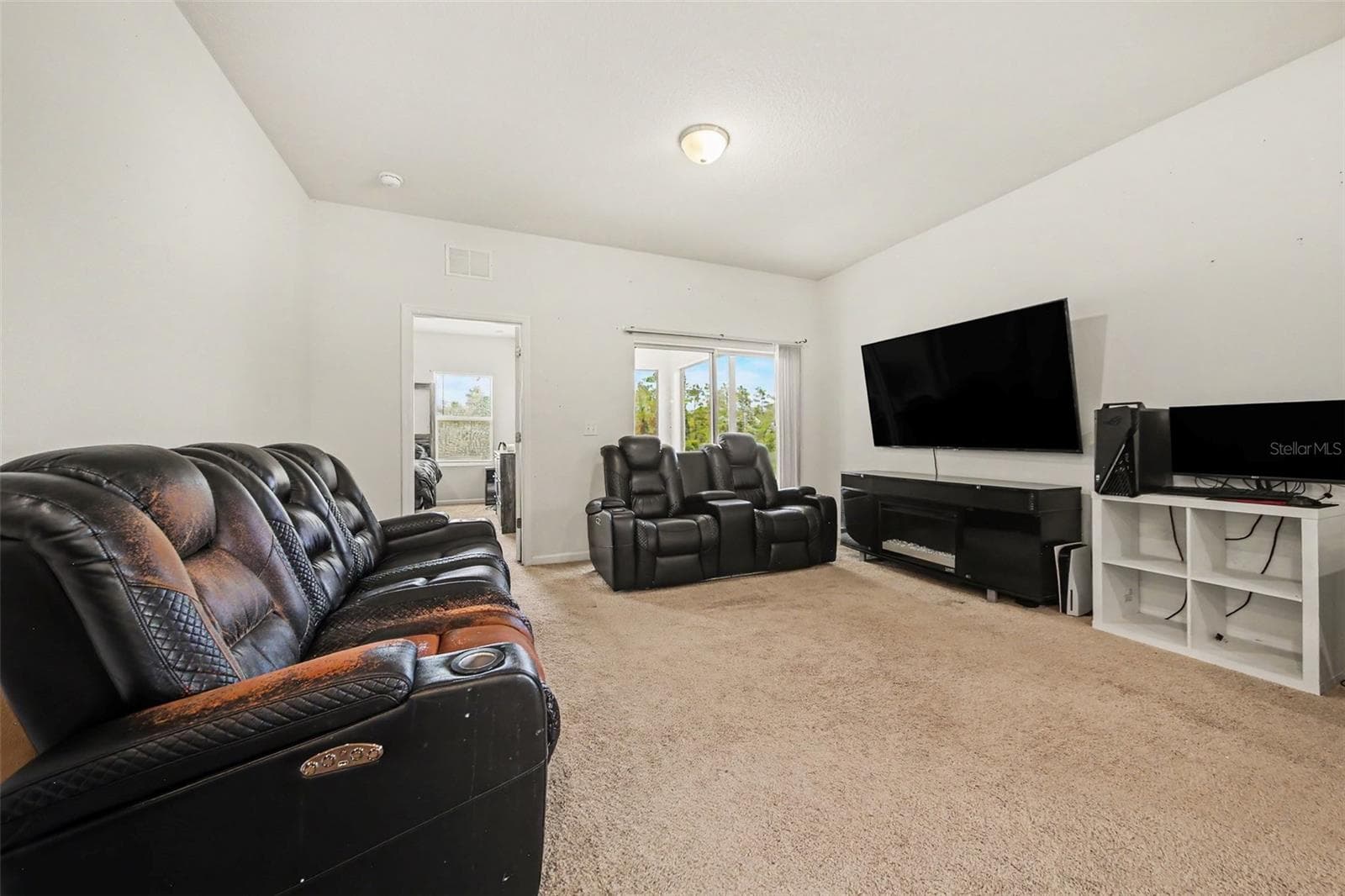 Single Family Residence at 1006 COMMUTER DR, DELTONA, photo 4 of 24