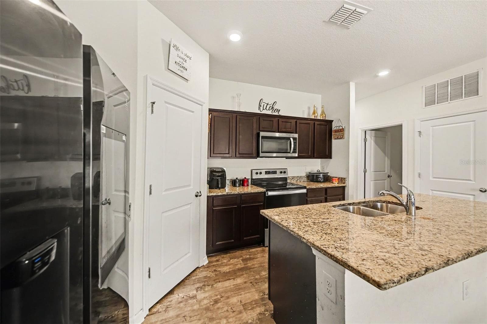 Single Family Residence at 1006 COMMUTER DR, DELTONA, photo 9 of 24