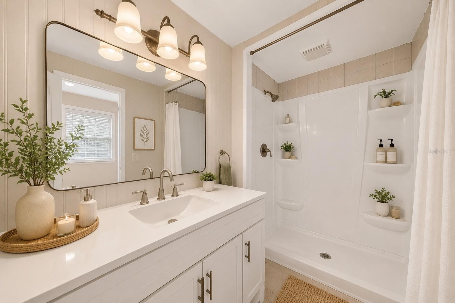 Virtual StagingUnit 708 Bathroom - 708 N SAINT CLAIR ABRAMS AVE, TAVARES