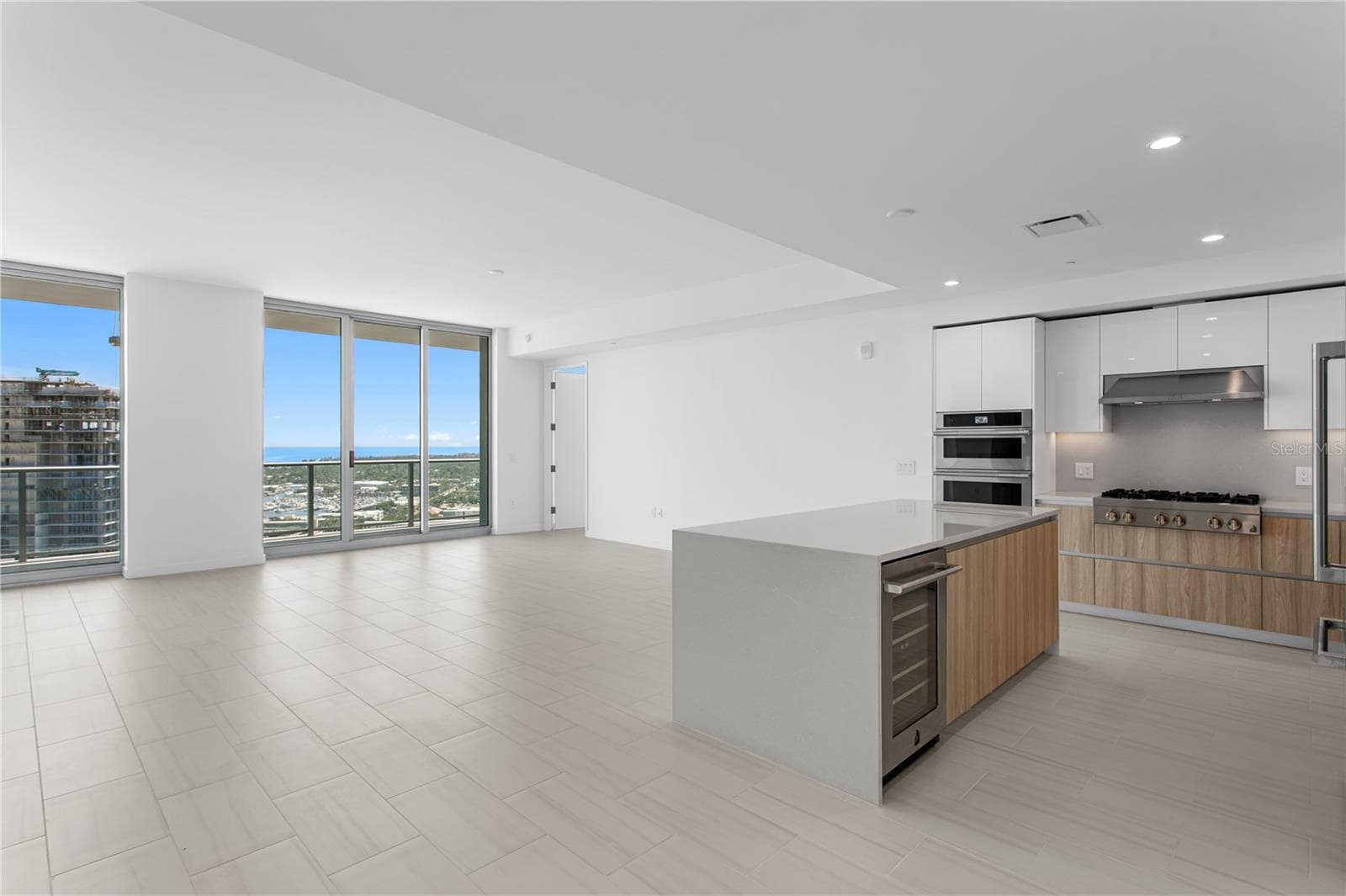 Spacious Open Floor Plan. - 400 CENTRAL AVE #3005, ST PETERSBURG
