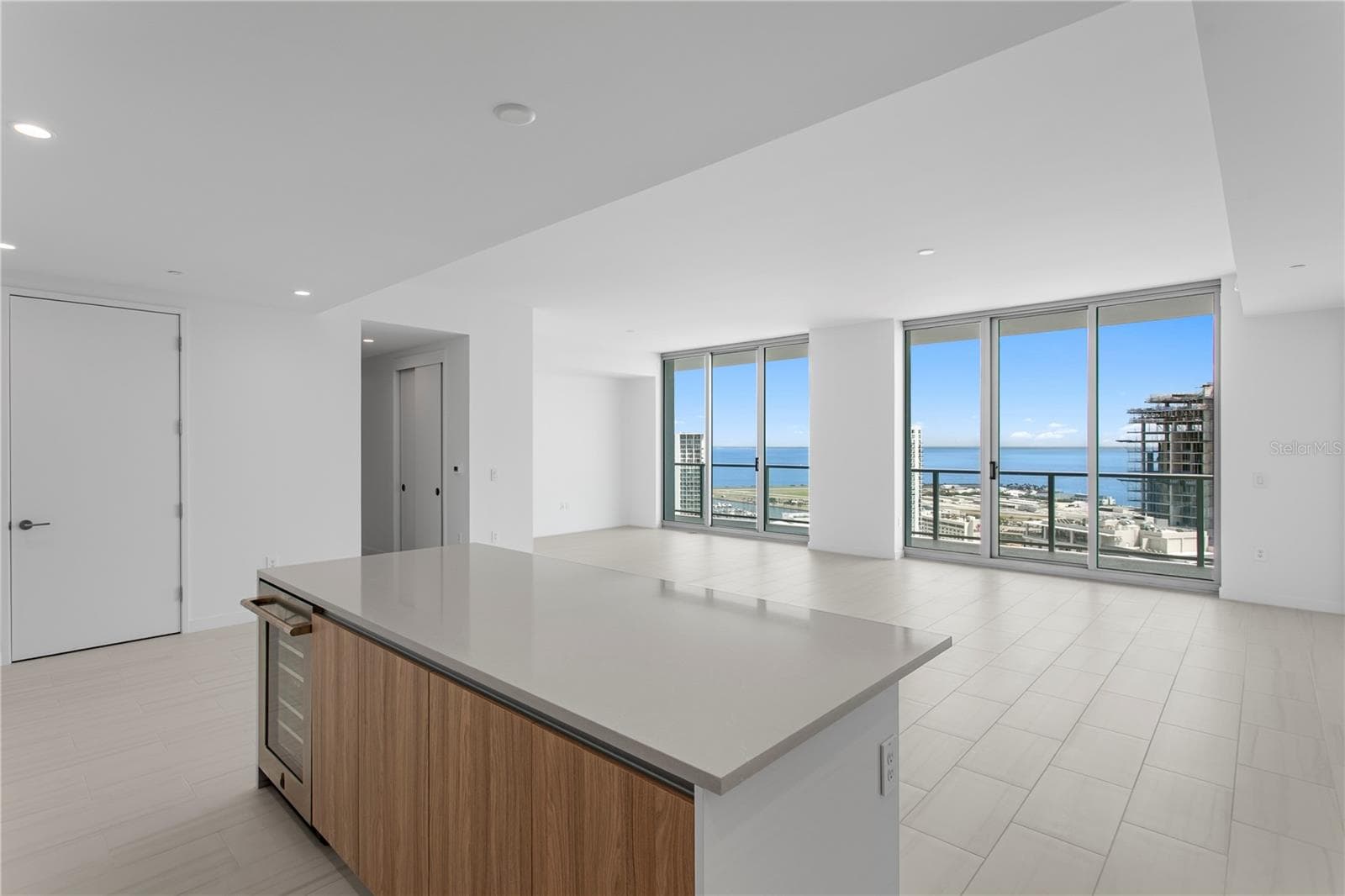 Condominium at 400 CENTRAL AVE #3005, ST PETERSBURG, photo 16 of 59