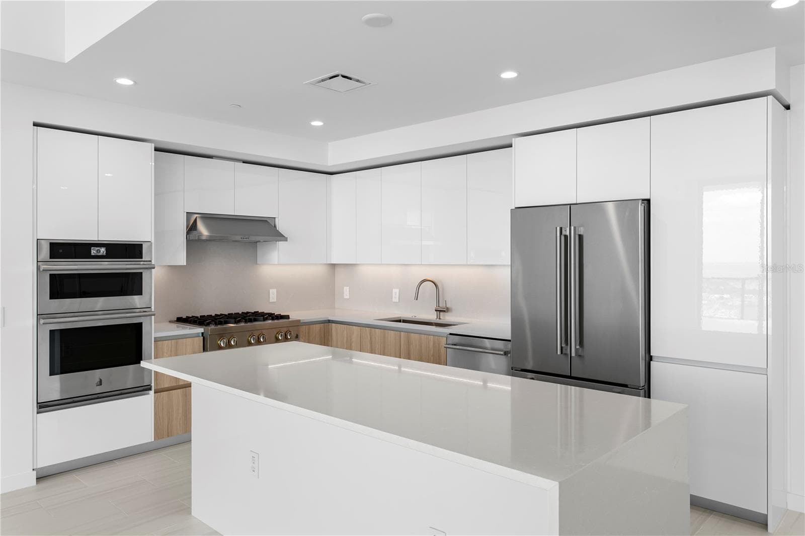 Condominium at 400 CENTRAL AVE #3005, ST PETERSBURG, photo 17 of 59