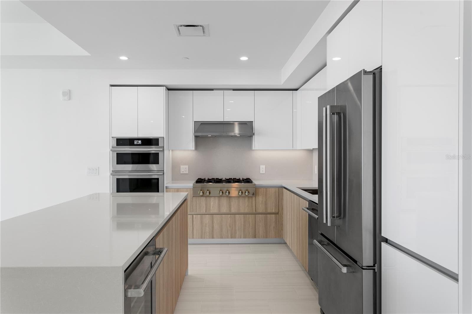 Condominium at 400 CENTRAL AVE #3005, ST PETERSBURG, photo 18 of 59