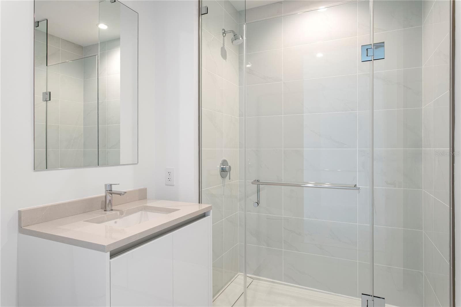 Guest Bathroom #3 - 400 CENTRAL AVE #3005, ST PETERSBURG