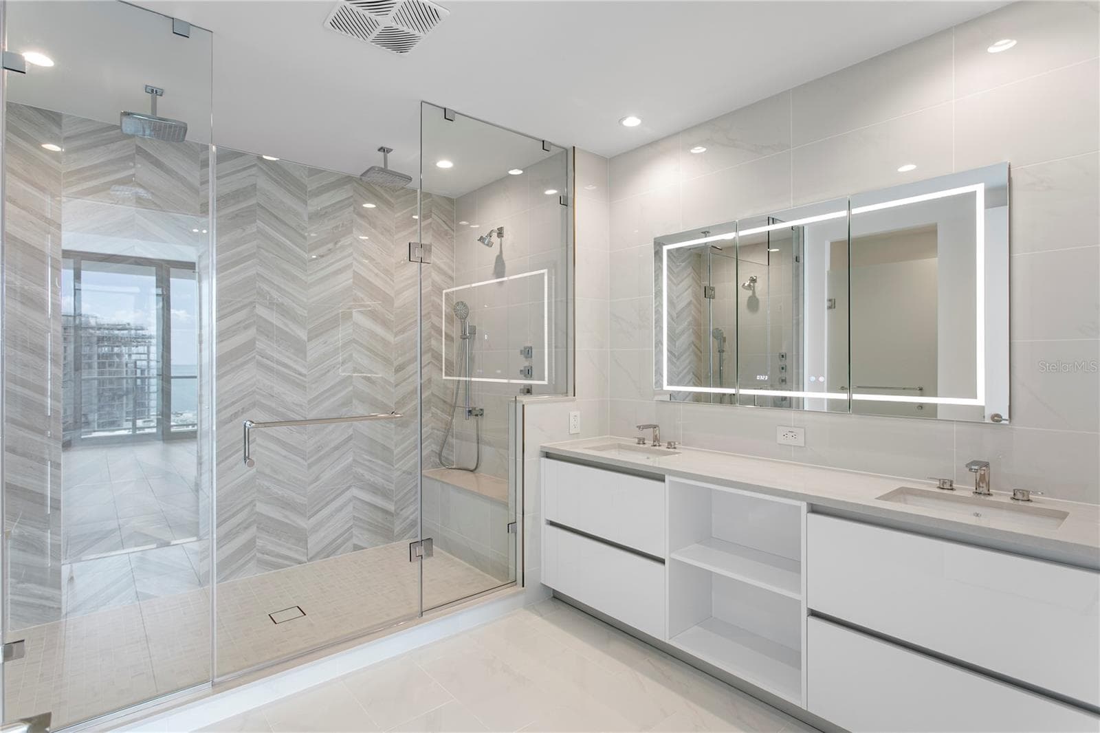Primary Bathroom with dual vanities. - 400 CENTRAL AVE #3005, ST PETERSBURG