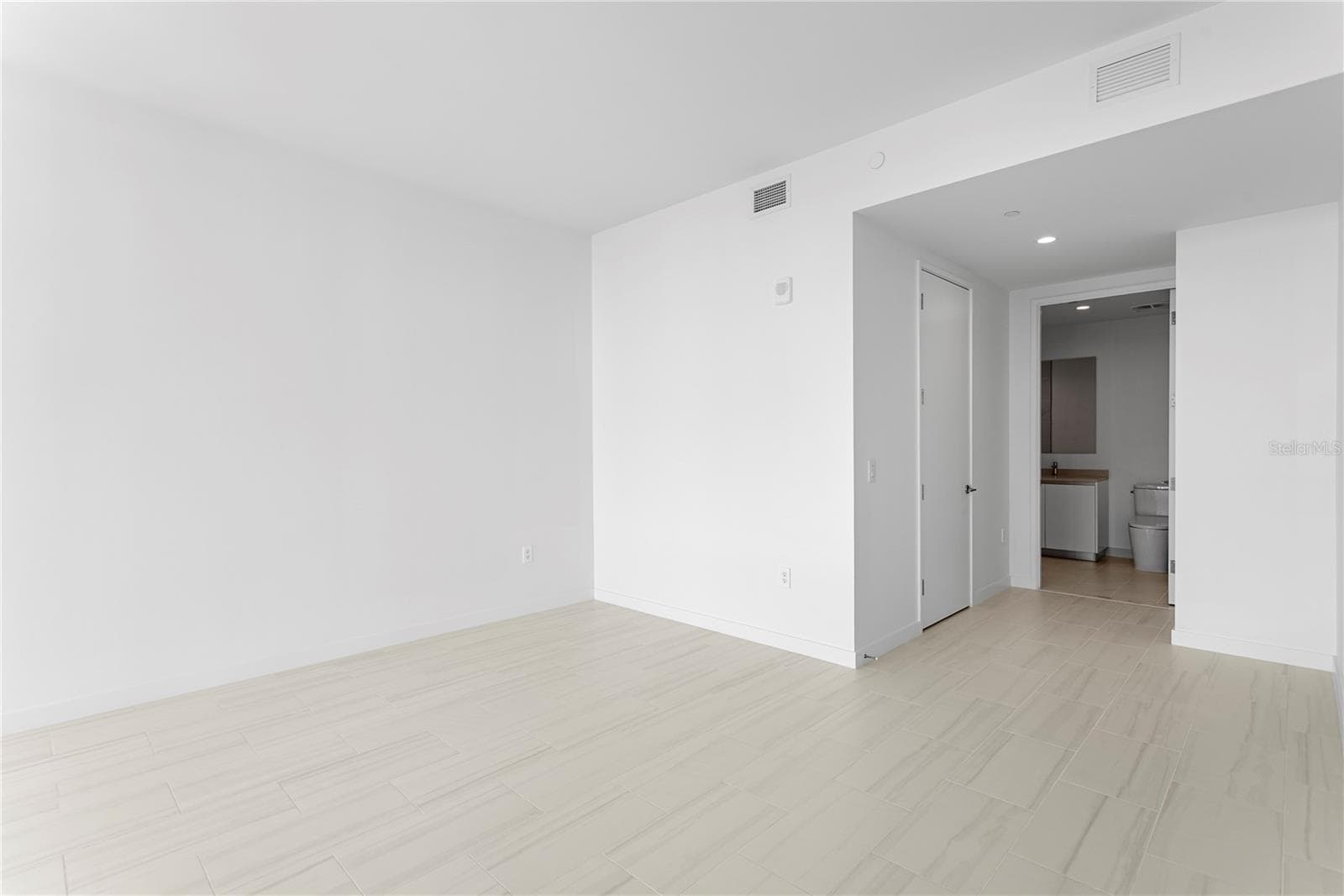 Condominium at 400 CENTRAL AVE #3005, ST PETERSBURG, photo 32 of 59