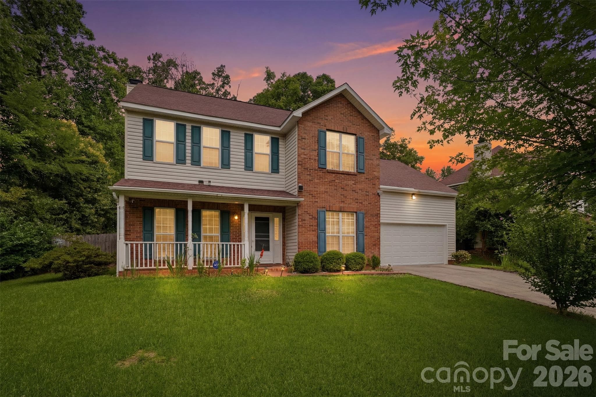 Single Family Residence at 5619 Hedgecrest Place, Charlotte, photo 2 of 38