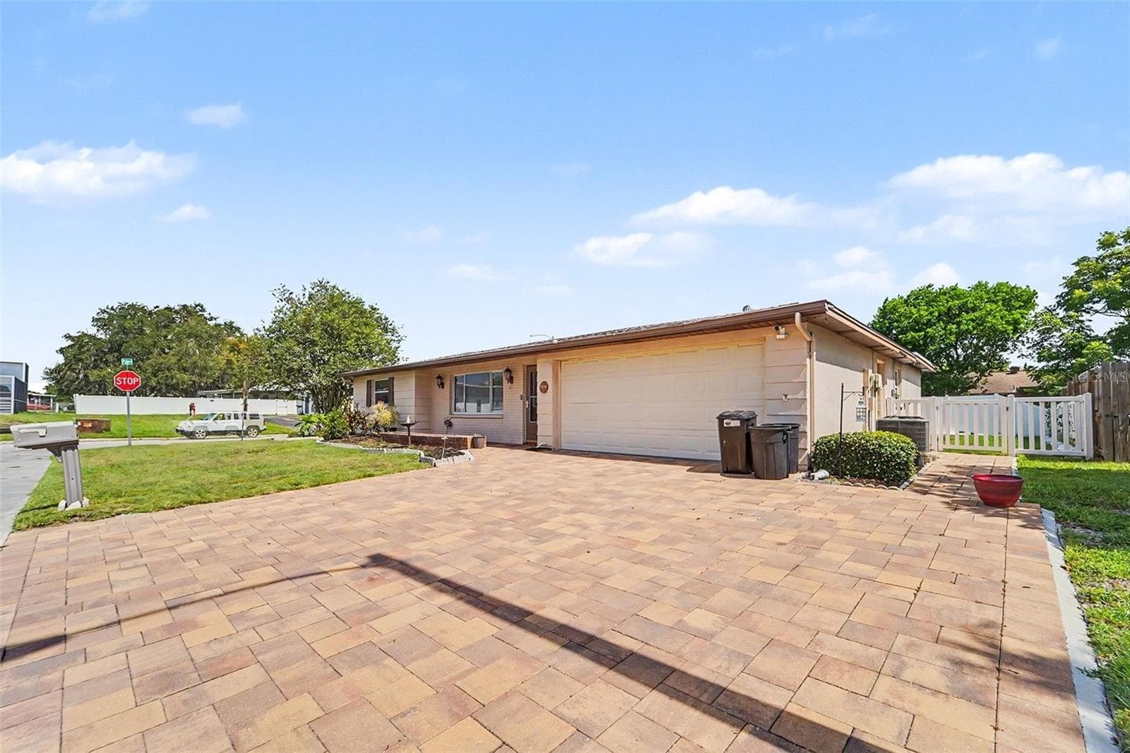 Single Family Residence at 7015 MORAVIAN DR, PORT RICHEY, photo 2 of 30