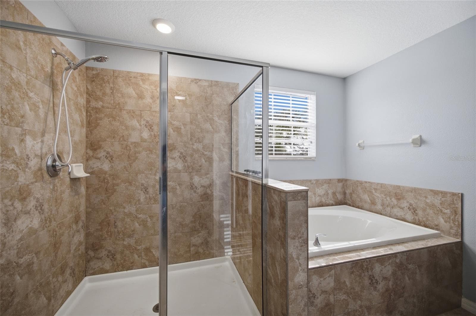 Master Bathroom Suite - 15410 DAKOTA SKY PL, SUN CITY CENTER