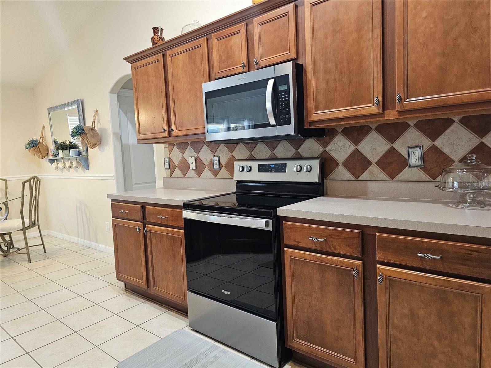 Plenty of cabinet space - 34224 SHADEWOOD CIR, LEESBURG