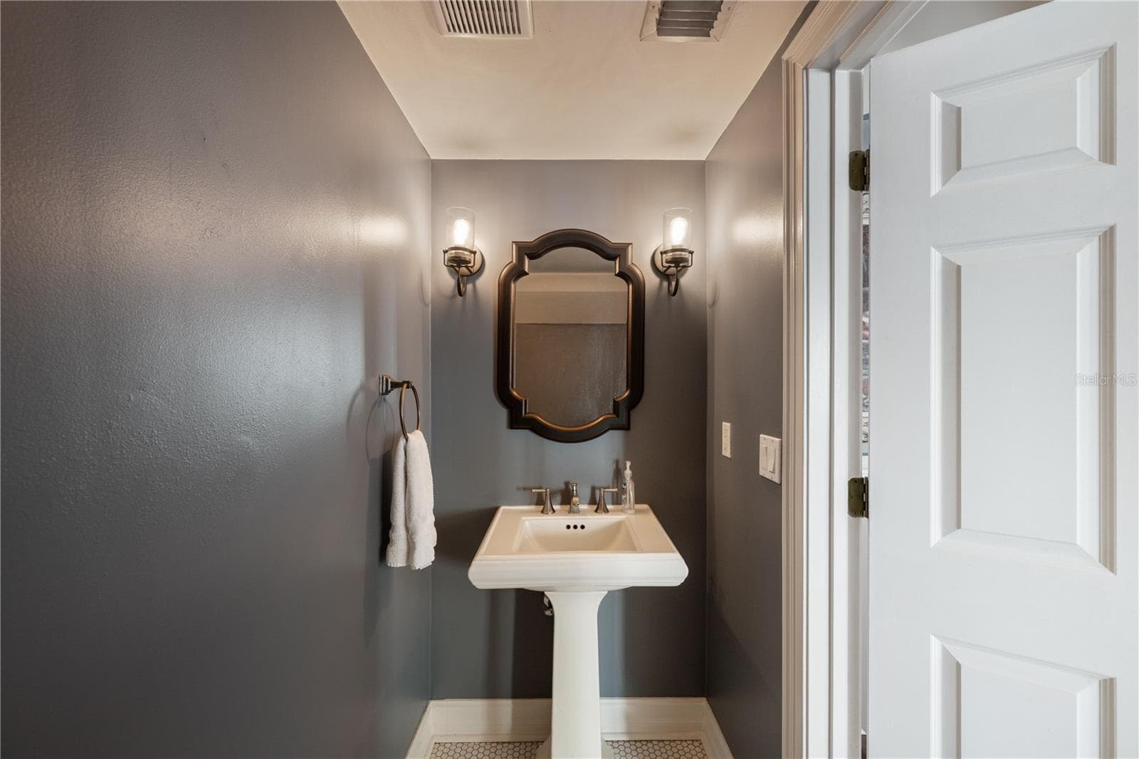 Townhouse at 2293 OSPREY AVE, ORLANDO, photo 12 of 45
