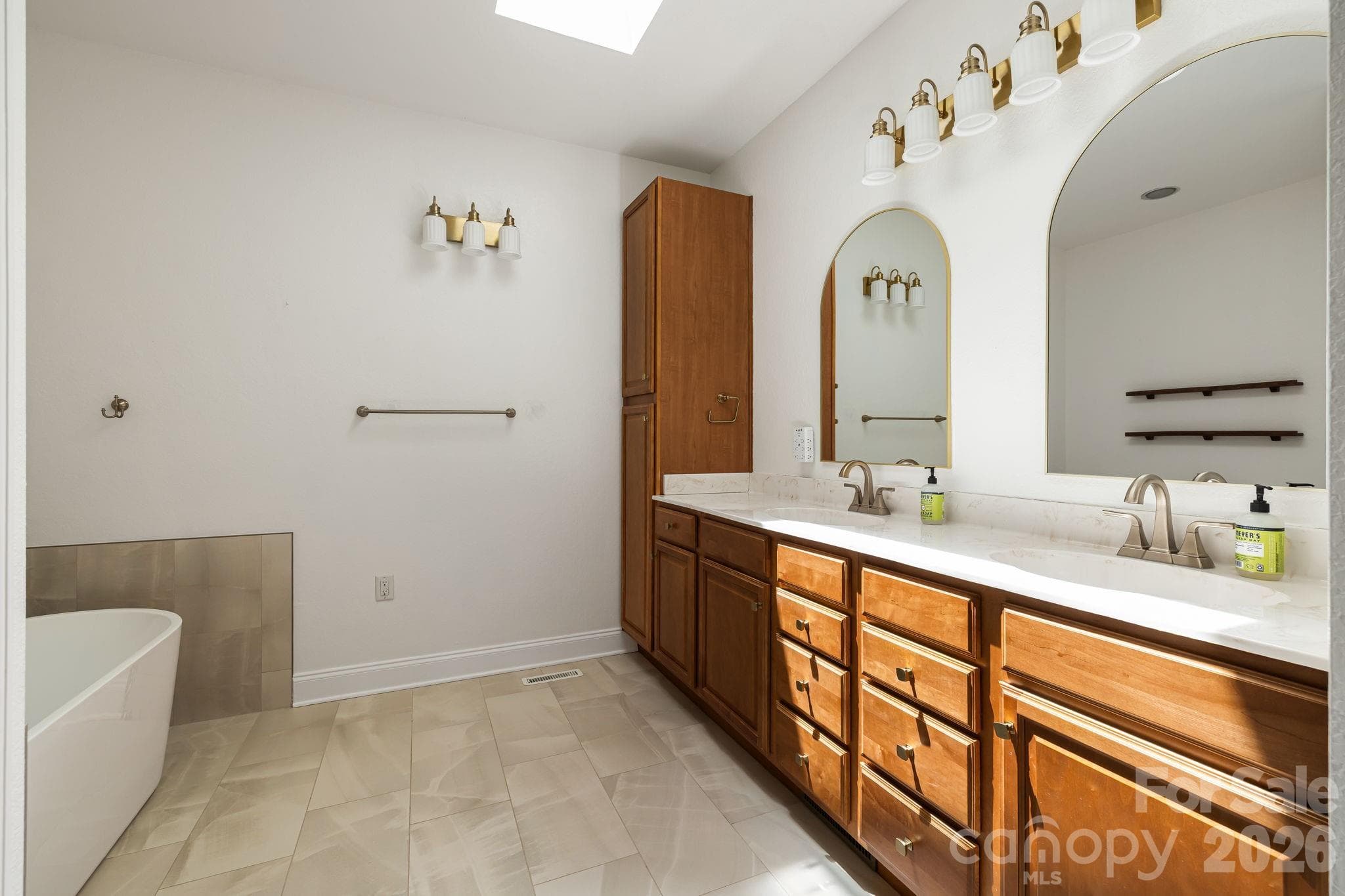 Primary bathroom - Hendersonville