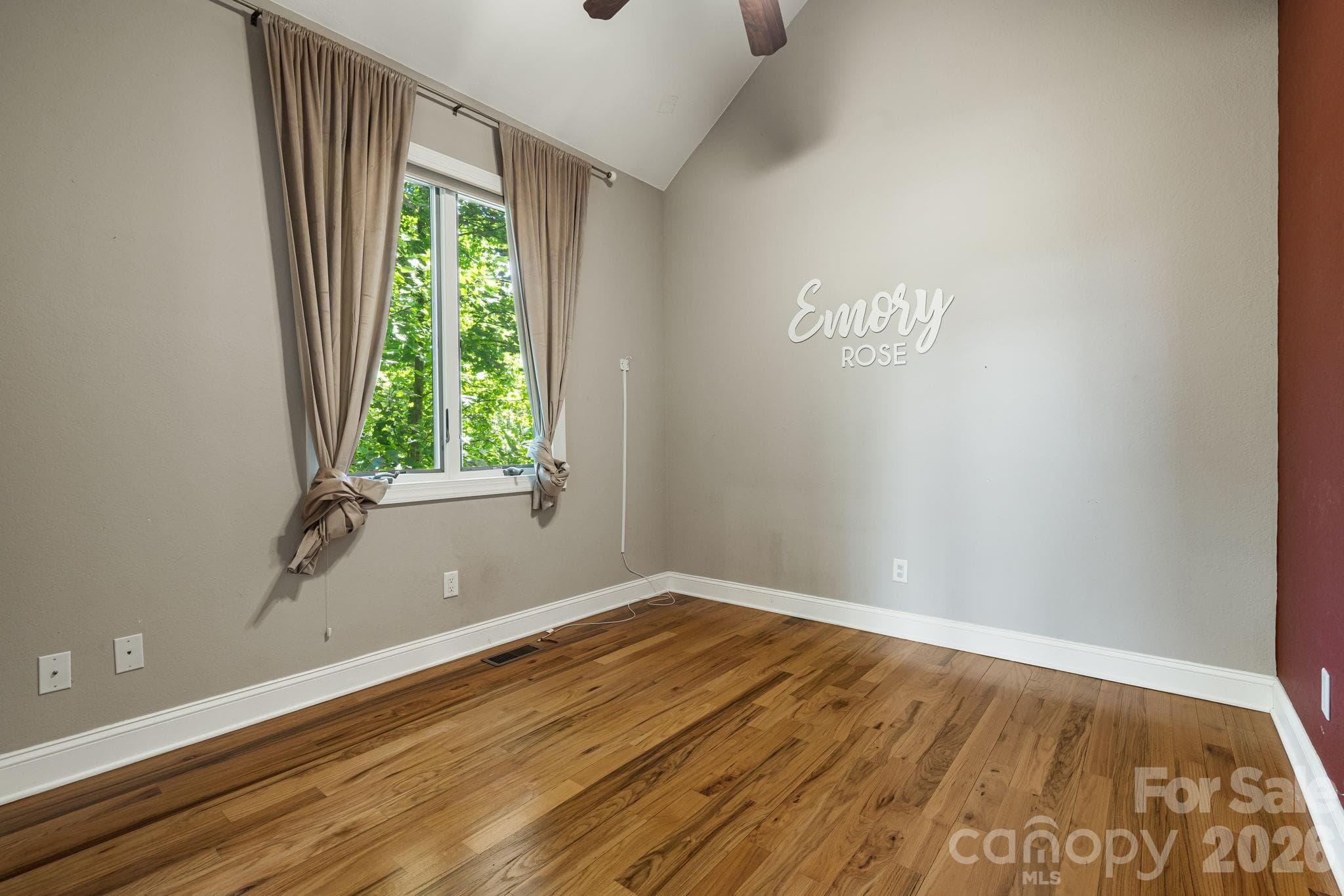 Main level 2nd bedroom - Hendersonville