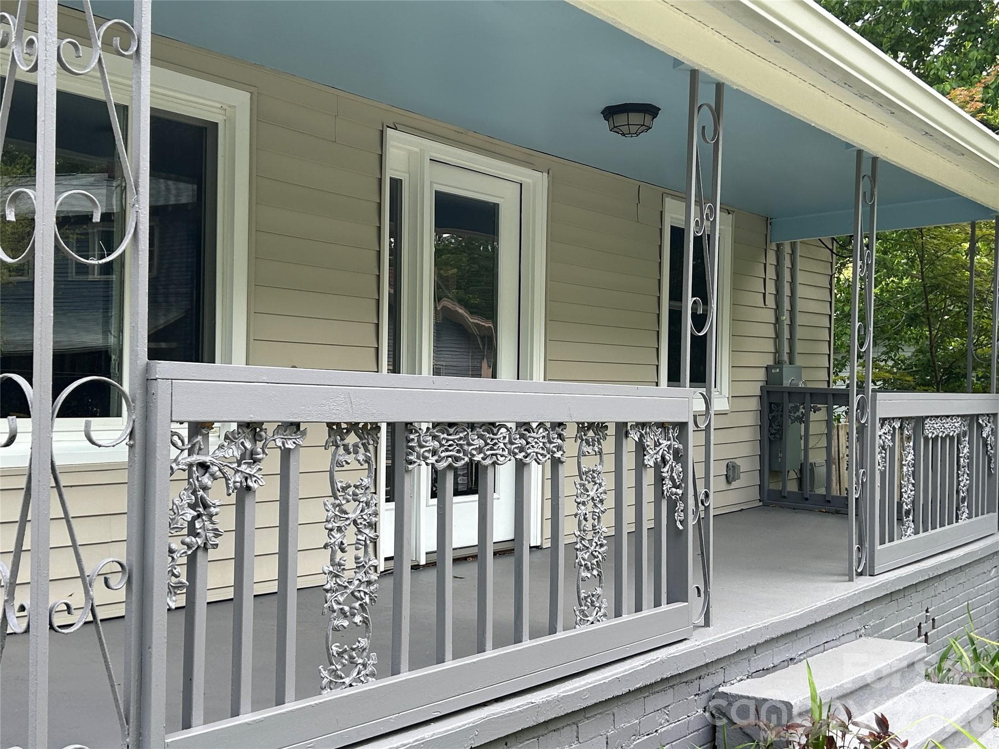 Cover front porch. - Asheville