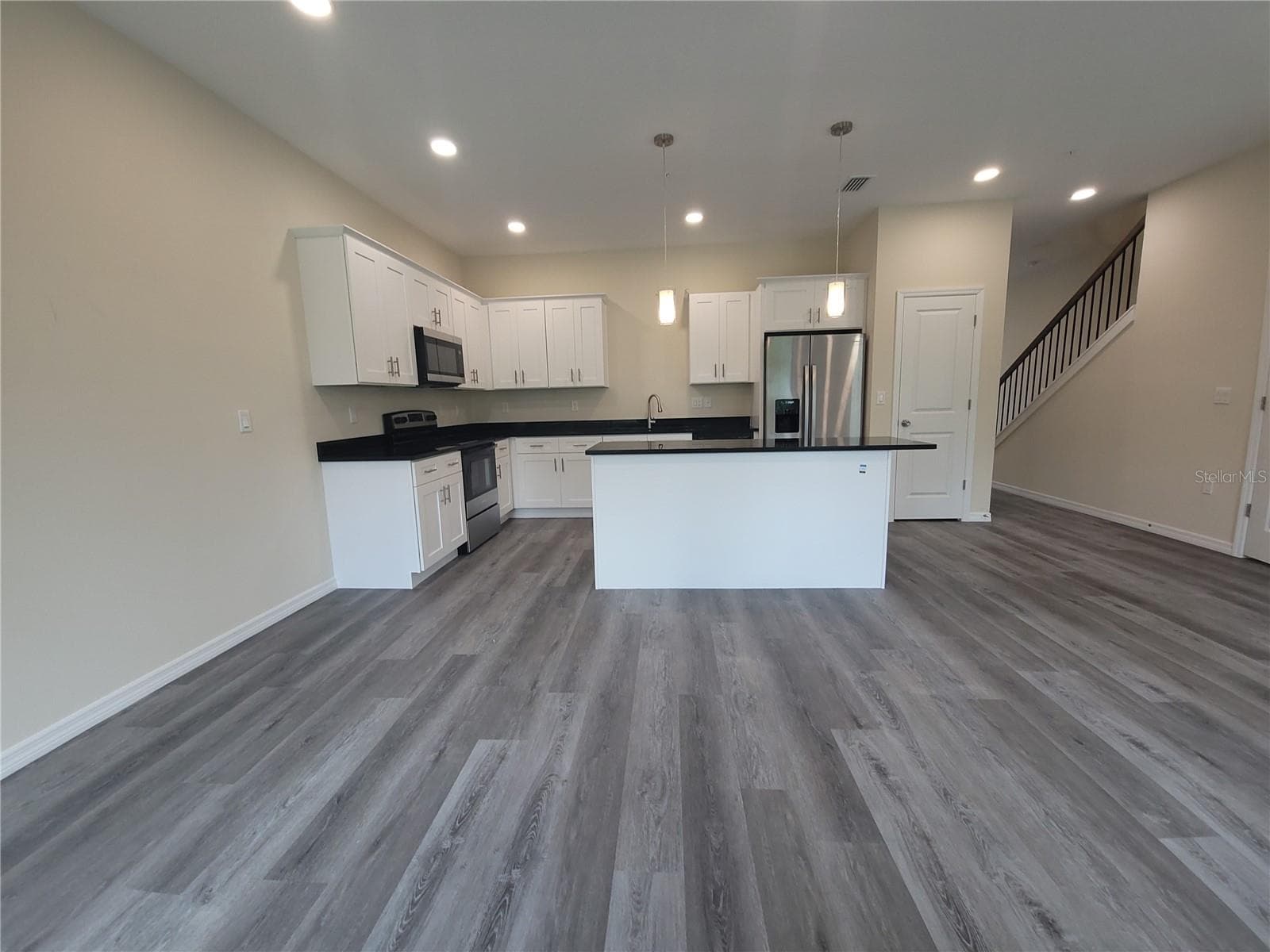 Townhouse at 4351 CAMBIO GARDENS CT, TAMPA, photo 3 of 11