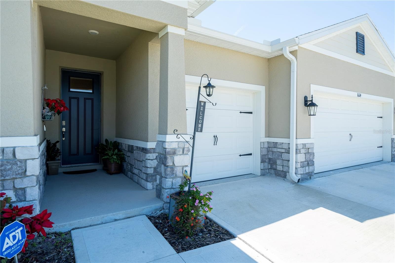 Single Family Residence at 1624 BARBERRY DR, KISSIMMEE, photo 2 of 42