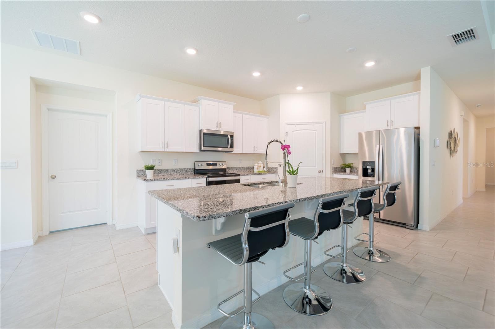 Single Family Residence at 1624 BARBERRY DR, KISSIMMEE, photo 7 of 42