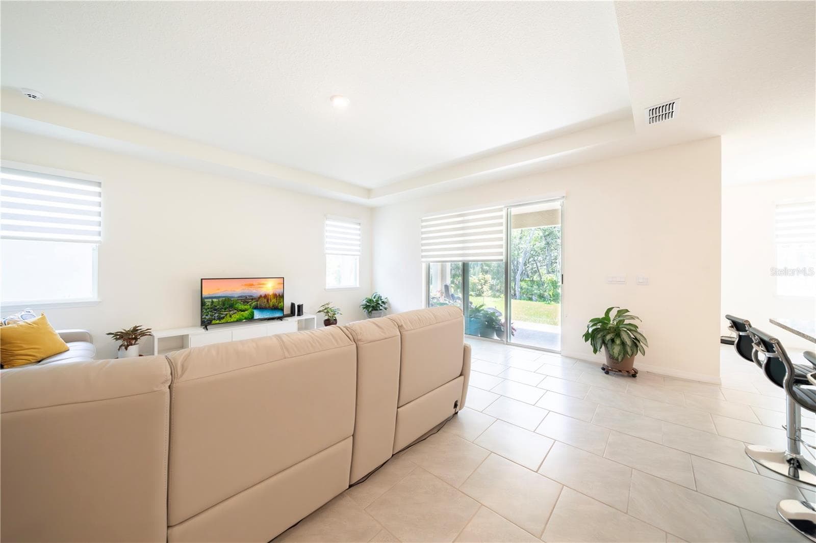 Single Family Residence at 1624 BARBERRY DR, KISSIMMEE, photo 9 of 42