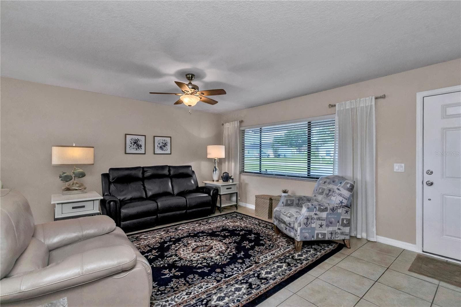 Living Room - 1111 HICKORY RD, OCALA