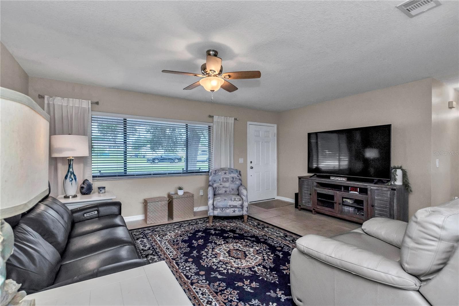 Living Room - 1111 HICKORY RD, OCALA