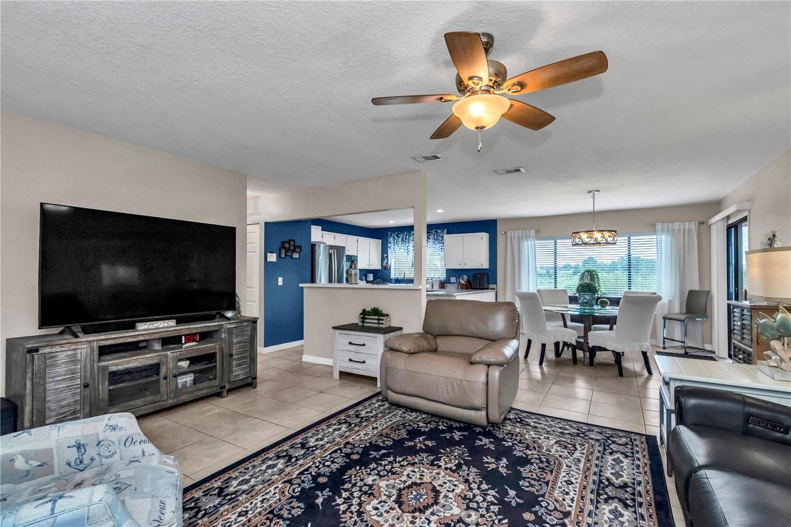 Living Room - 1111 HICKORY RD, OCALA