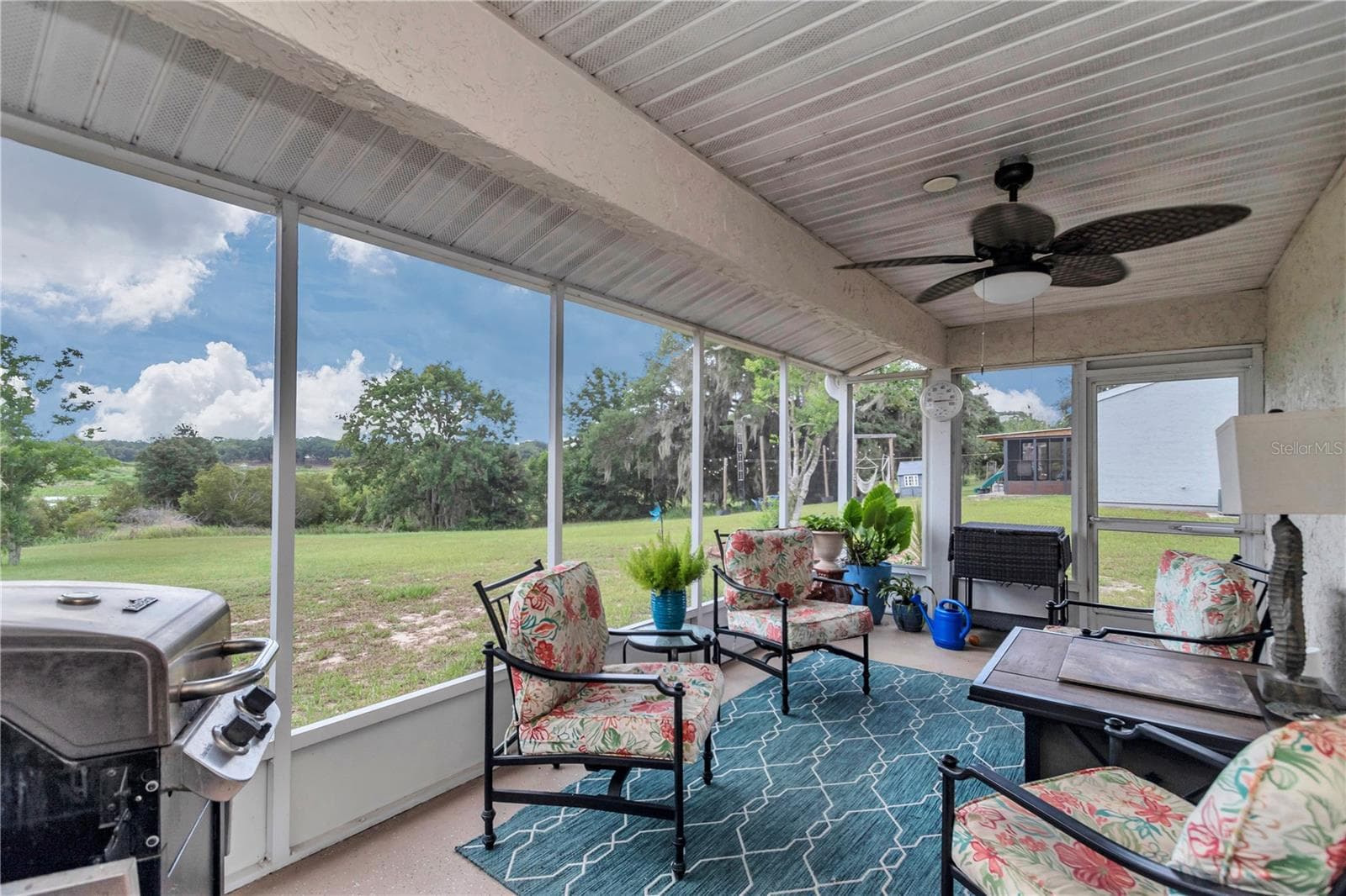 Screened-in Porch - 1111 HICKORY RD, OCALA