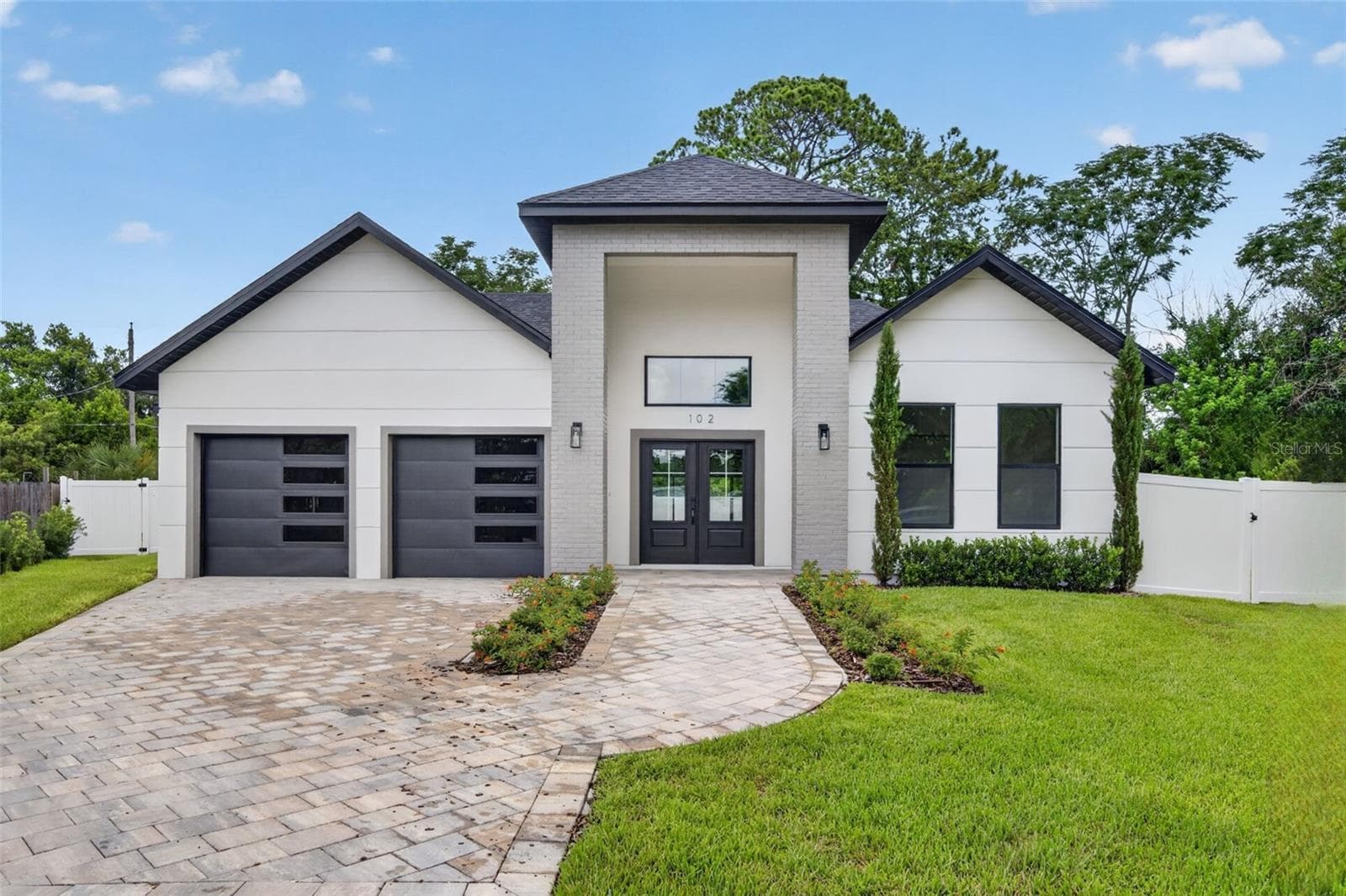 102 BELL PL