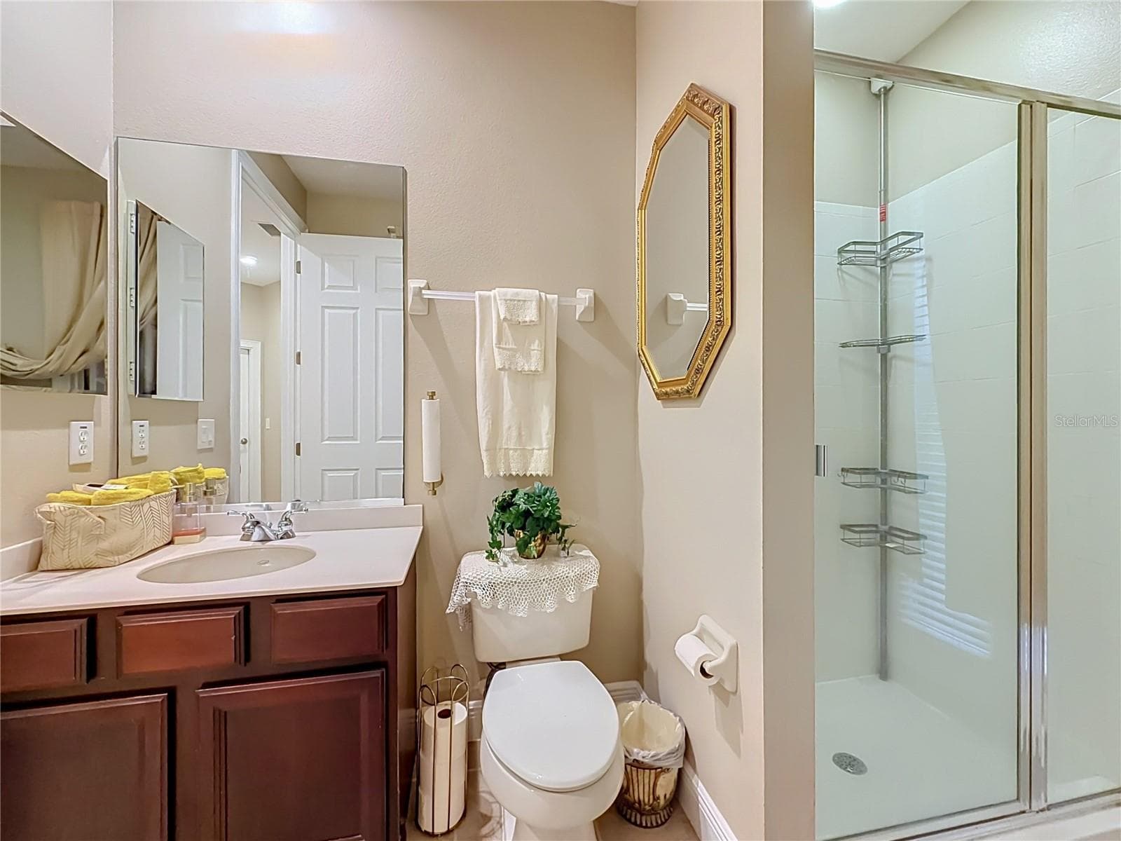 Downstairs full bath with stall shower. - 3405 HEIRLOOM ROSE PL, OVIEDO