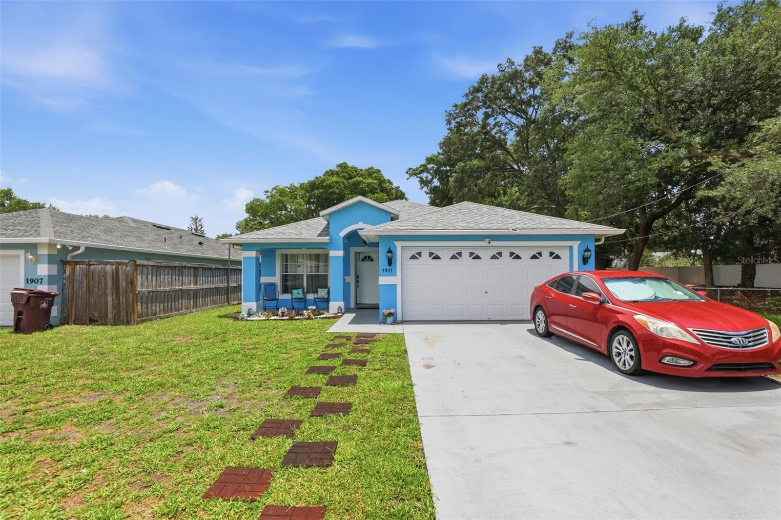 1911 S GADSEN BLVD