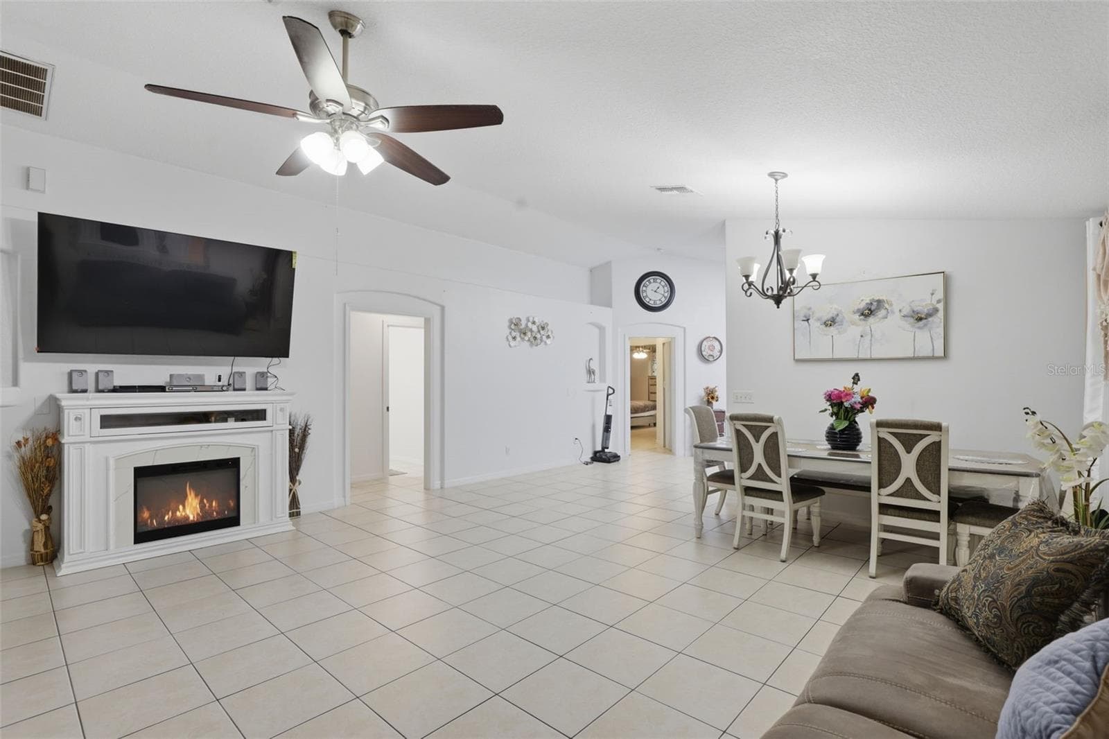 Gathering place with elevated ceilings - 1911 S GADSEN BLVD, ORLANDO