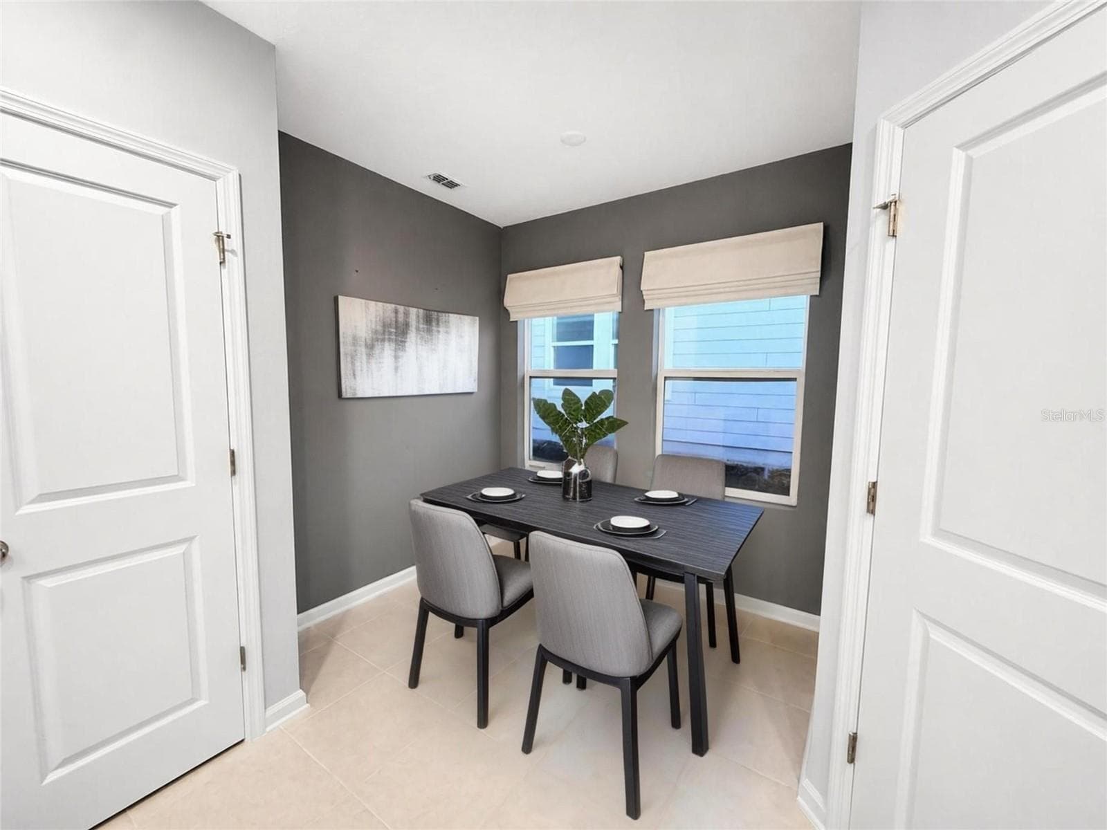 Dinette - 187 PUMA LOOP, GROVELAND