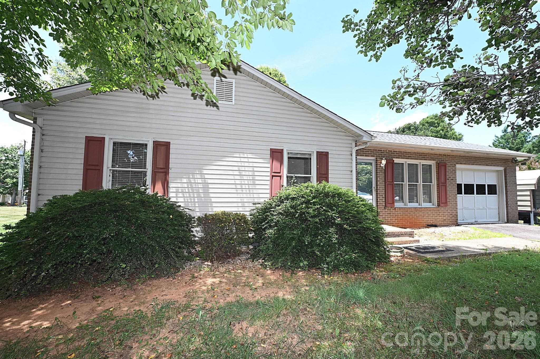 Single Family Residence at 4445 Sulphur Springs Road NE, Hickory, photo 2 of 34