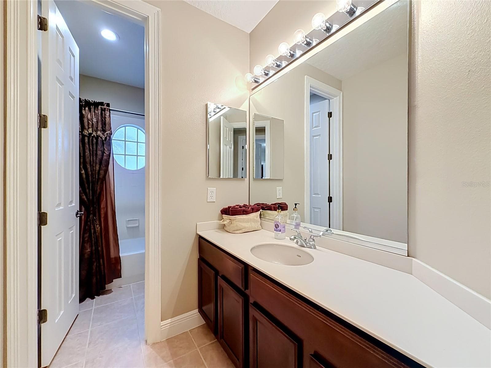 Full bath #2. - 3405 HEIRLOOM ROSE PL, OVIEDO