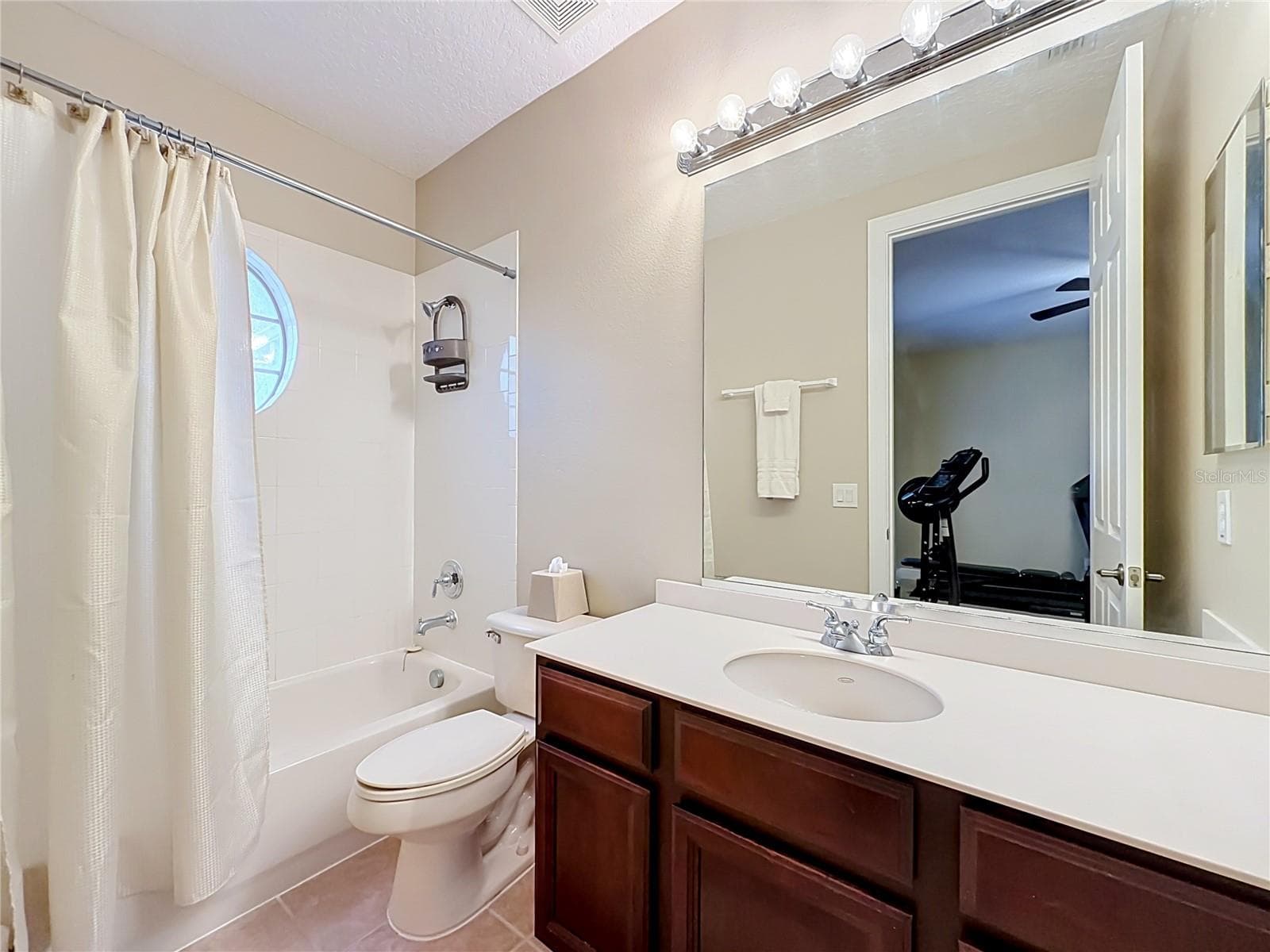 Bedroom 4 ensuite bath. - 3405 HEIRLOOM ROSE PL, OVIEDO