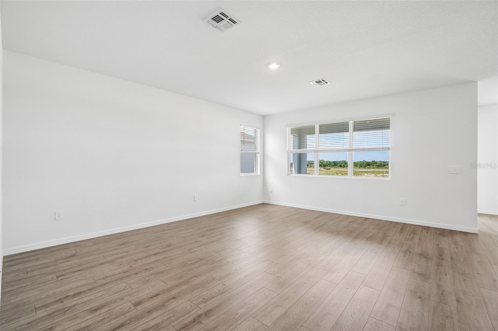 Single Family Residence at 4660 BARBERRY AVE, LAKELAND, photo 4 of 33