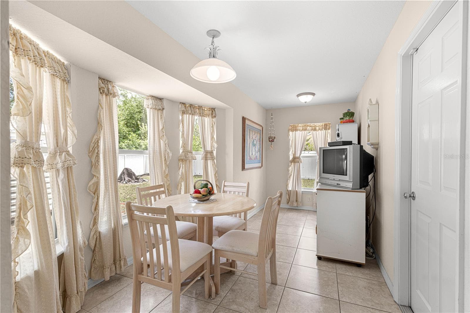 eat in area in breakfast nook - 4 CEDAR TRACE PASS, OCALA