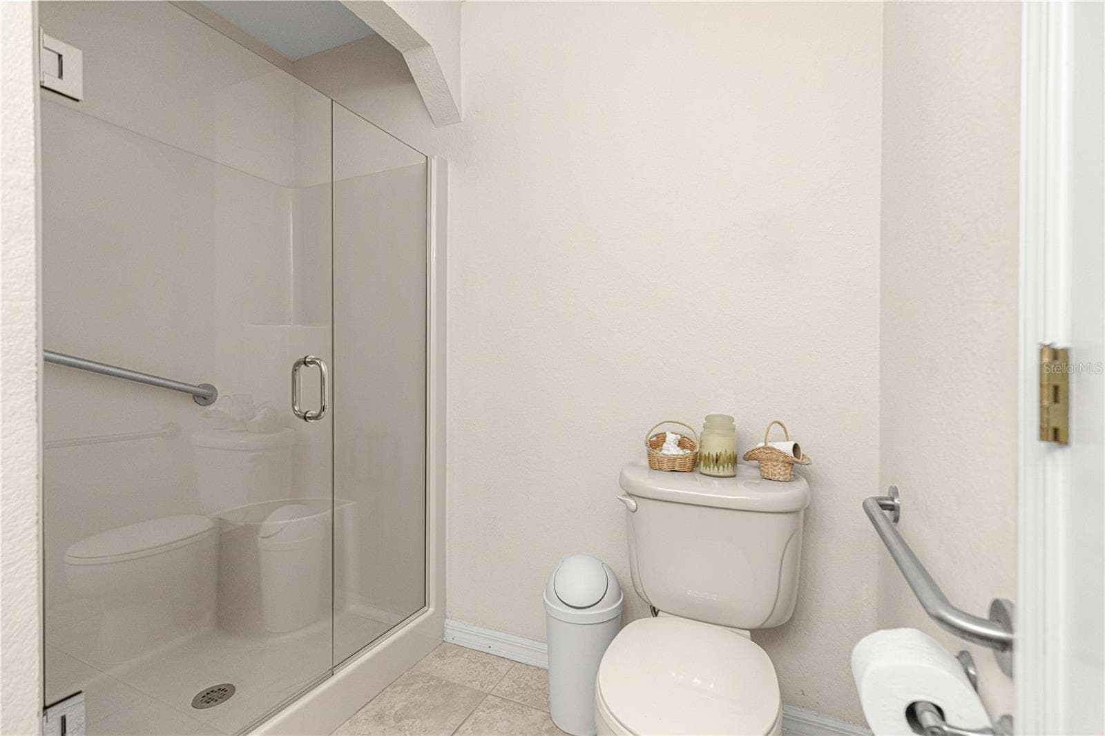 primary bath/ new shower door - 4 CEDAR TRACE PASS, OCALA