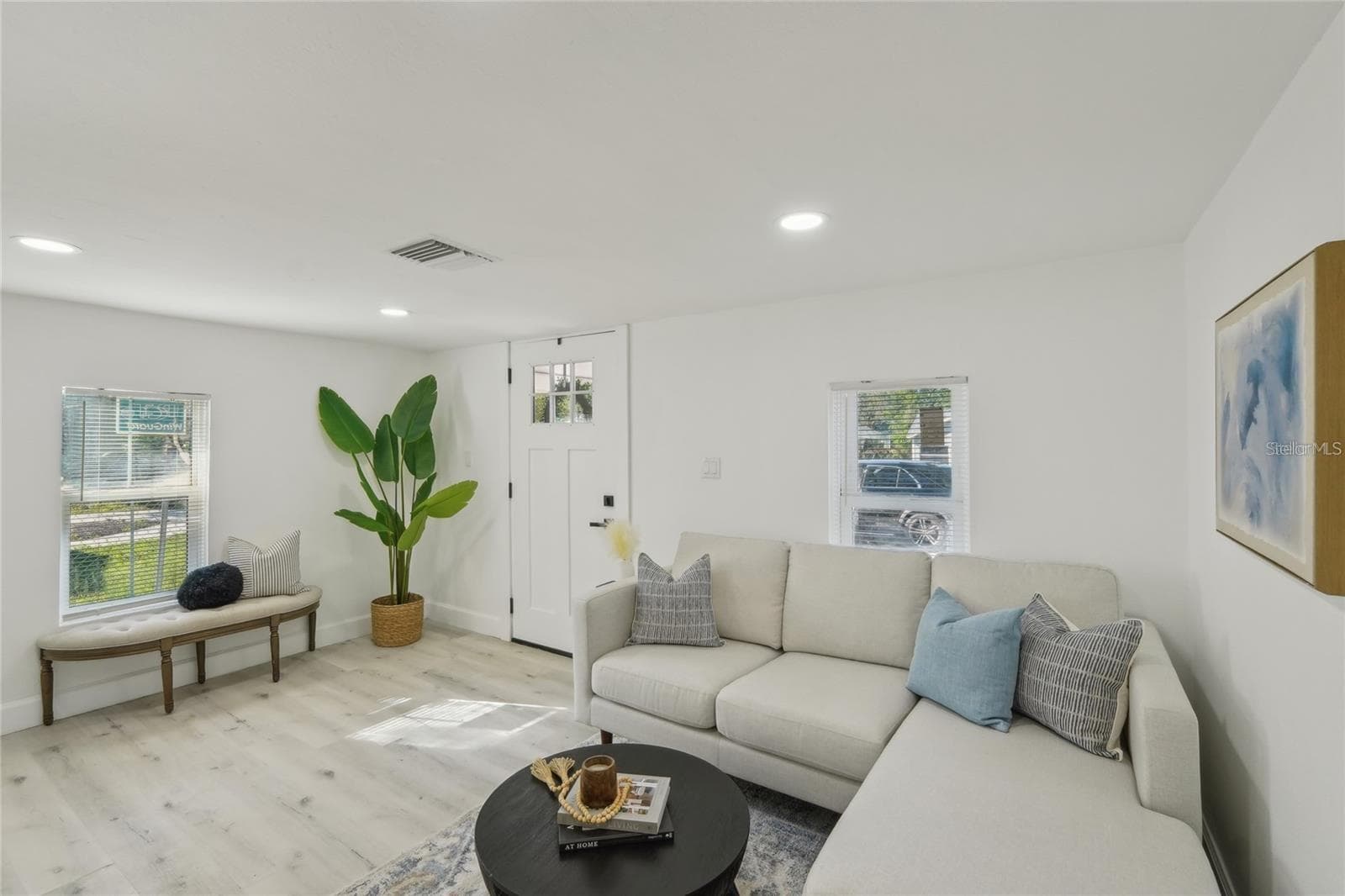 Single Family Residence at 2111 E ELLICOTT ST, TAMPA, photo 4 of 18